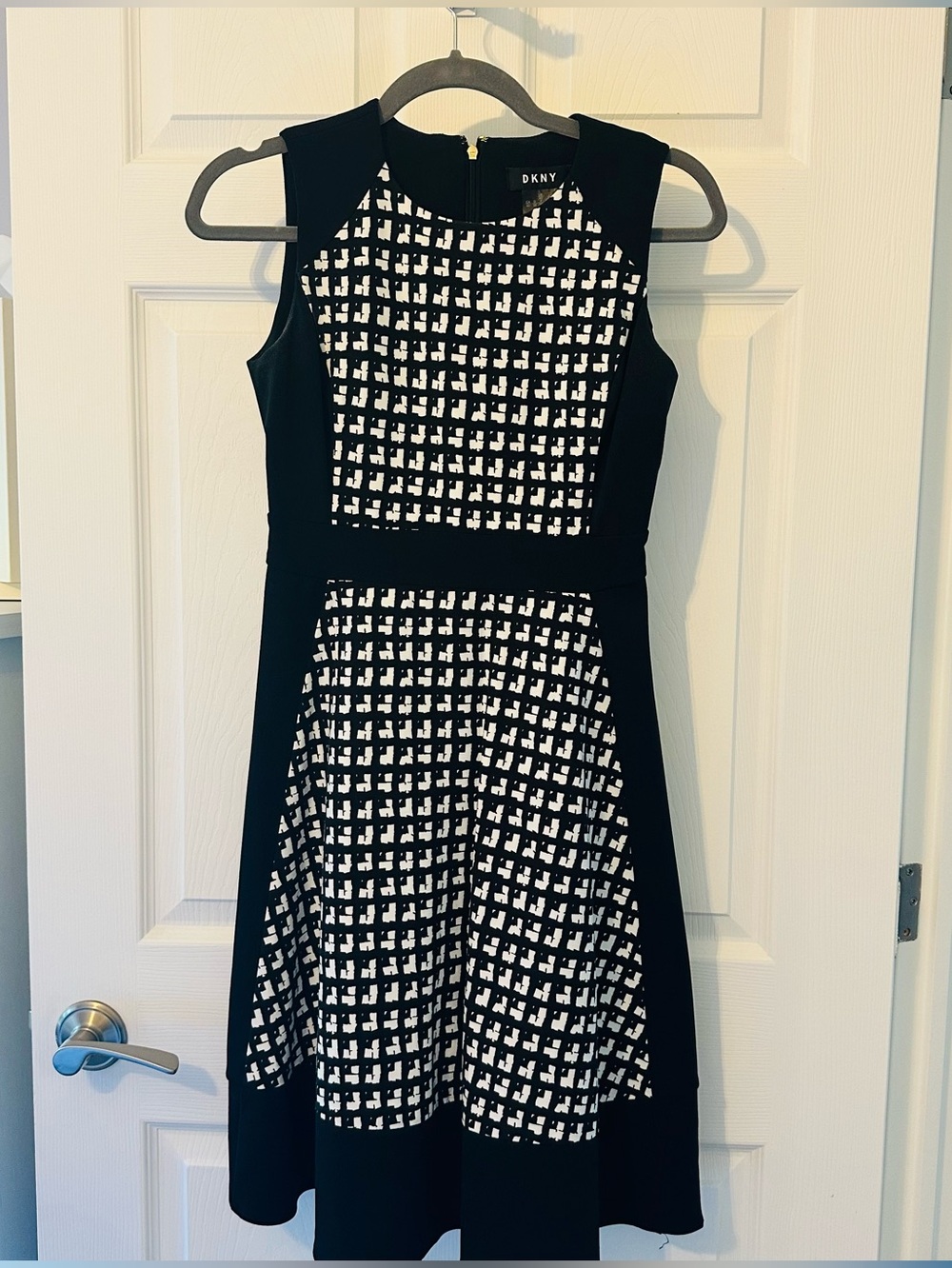 DKNY black and white geometric sleeveless dress size 00